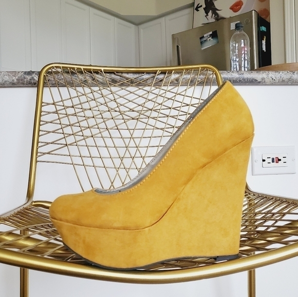 Qupid | Closed Toe Platform Wedge - Picture 6 of 6